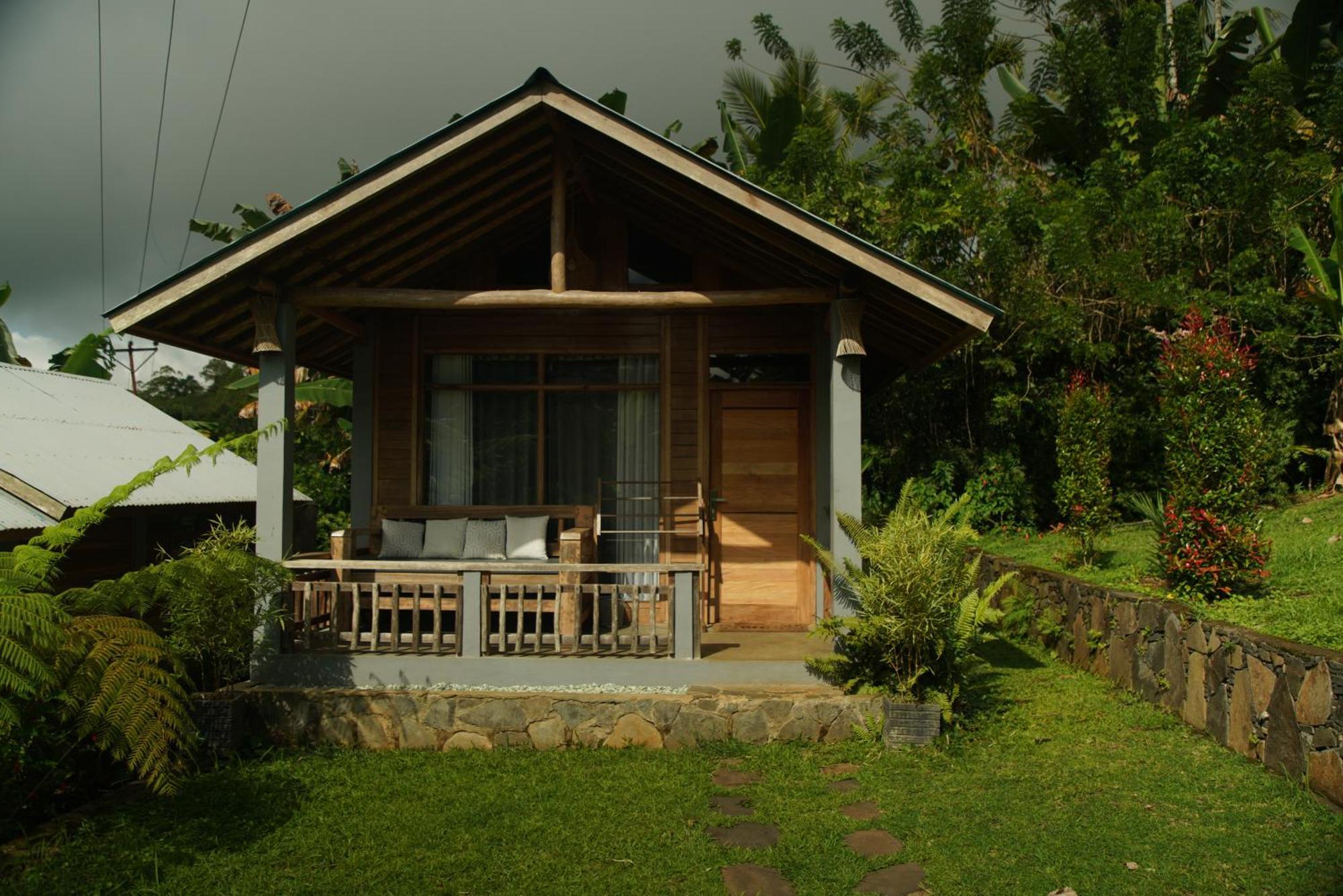 The Geckos Homestay Kelimutu Exteriör bild